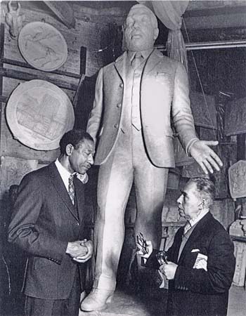 Sculpture of Garvey, by Alvin Marriott